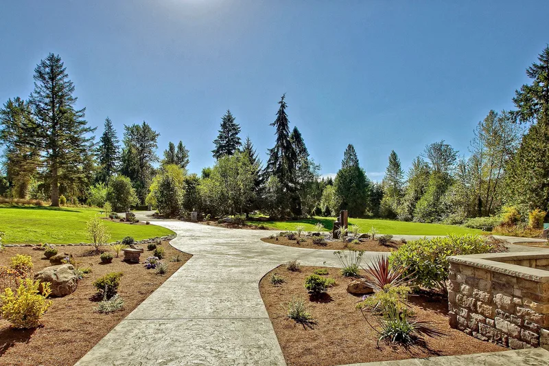 Bear Creek: Curving drive through lawns and planting beds