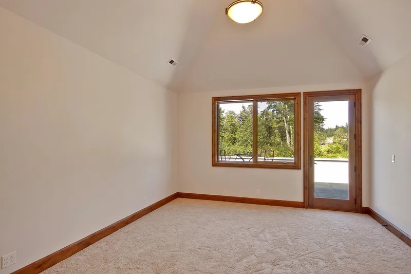 Bear Creek: Room with a sloped ceiling and glazed door