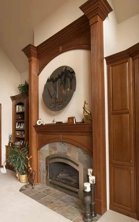 Duvall Valley: Wood-trimmed fireplace and arched surround
