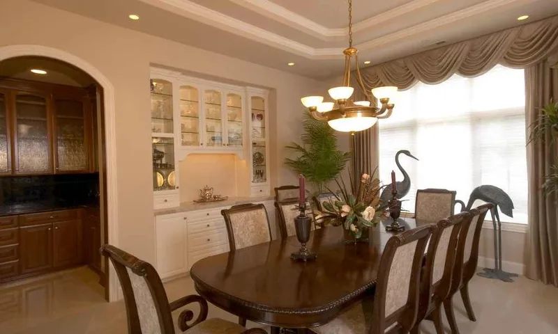 Duvall Valley: Alternate dining-room view toward the arched opening