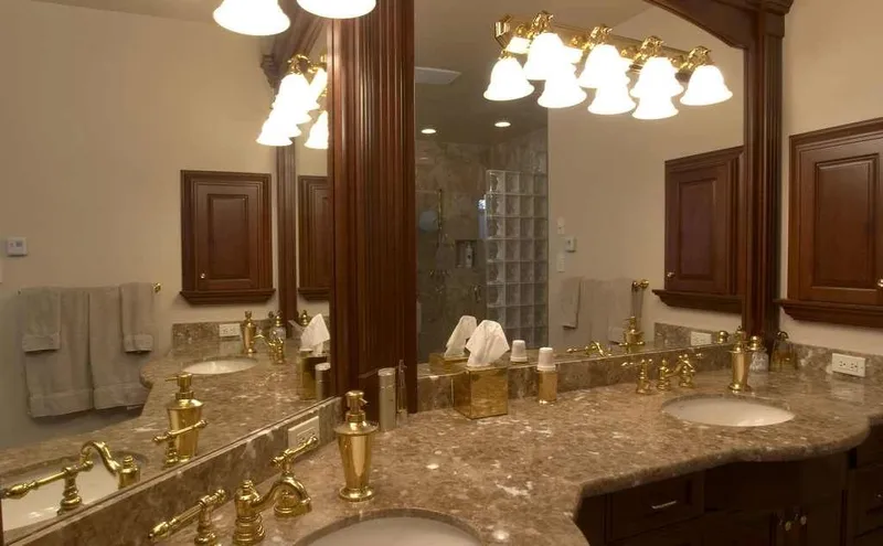 Duvall Valley: Angled view along the bathroom vanity