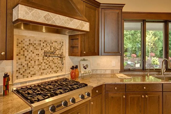 Eagle Shores, Lot 3: Range wall and adjacent kitchen counter
