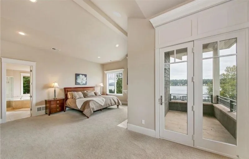 Eagle Shores, Lot 4: Bedroom and adjoining covered balcony
