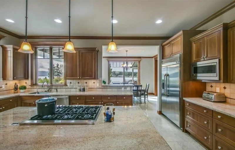 Eagle Shores, Lot 4: Kitchen island and cooking area