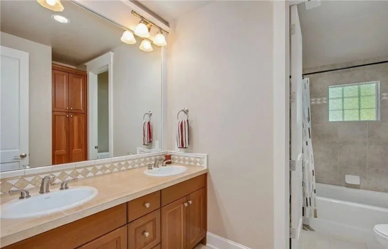 Eagle Shores, Lot 4: Double vanity and adjoining shower