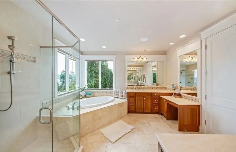 Eagle Shores, Lot 4: Bathroom viewed past the glass shower