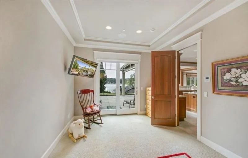 Eagle Shores, Lot 4: Sitting room opening to a terrace