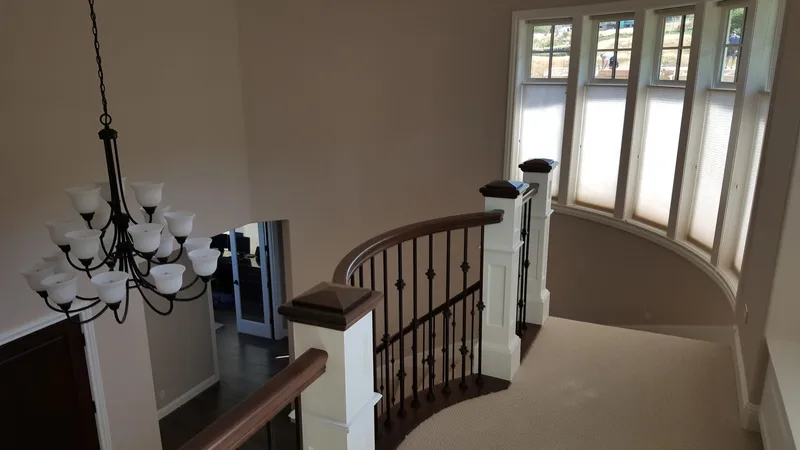 Issaquah Highlands: Upper landing overlooking the entry staircase
