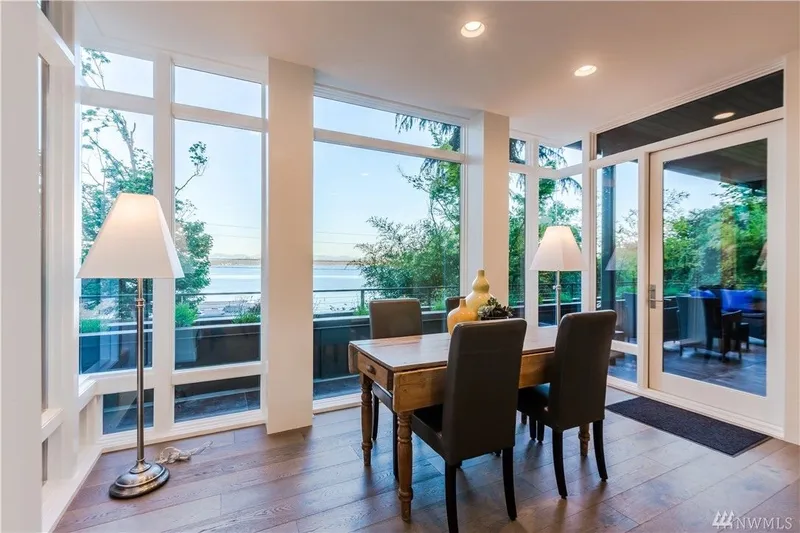 Lake Washington, Madrona: Dining alcove with broad lake-facing windows