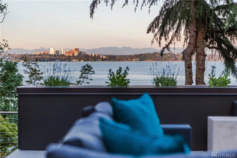 Lake Washington, Madrona: Lake and skyline view from outdoor seating