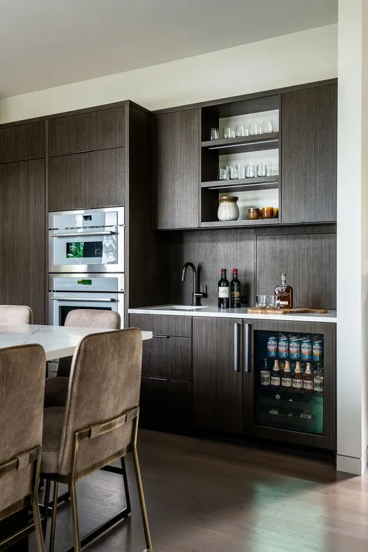 Mercer Island, indoor-outdoor: Built-in bar and beverage storage
