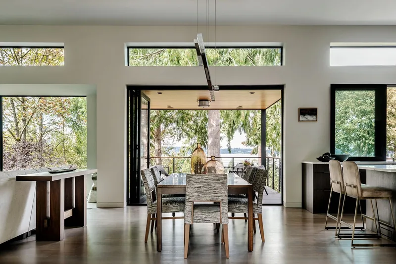 Mercer Island, indoor-outdoor: Dining area opening to the covered deck