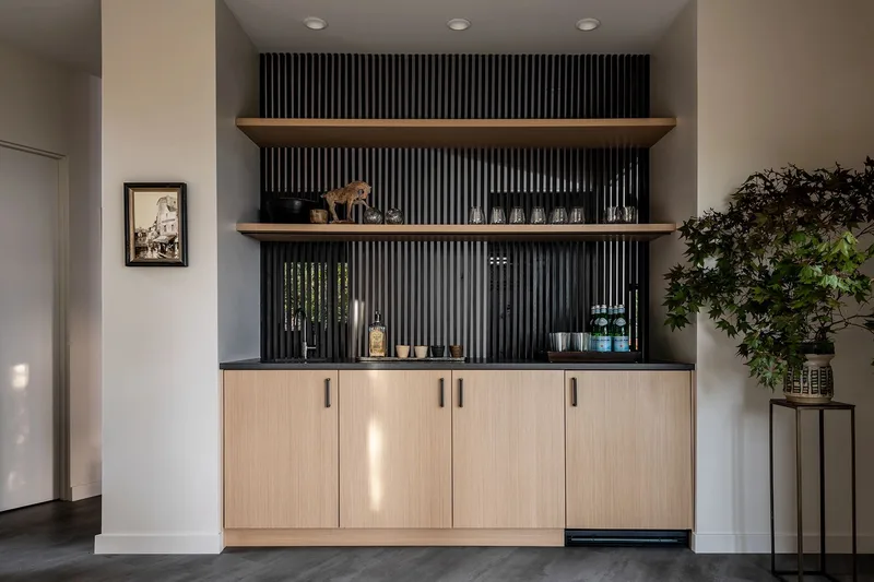 Mercer Island, indoor-outdoor: Built-in cabinet and shelving