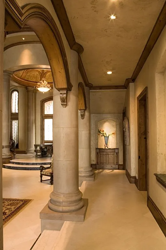 Mercer Island waterfront: Columned corridor connecting the entry and living spaces