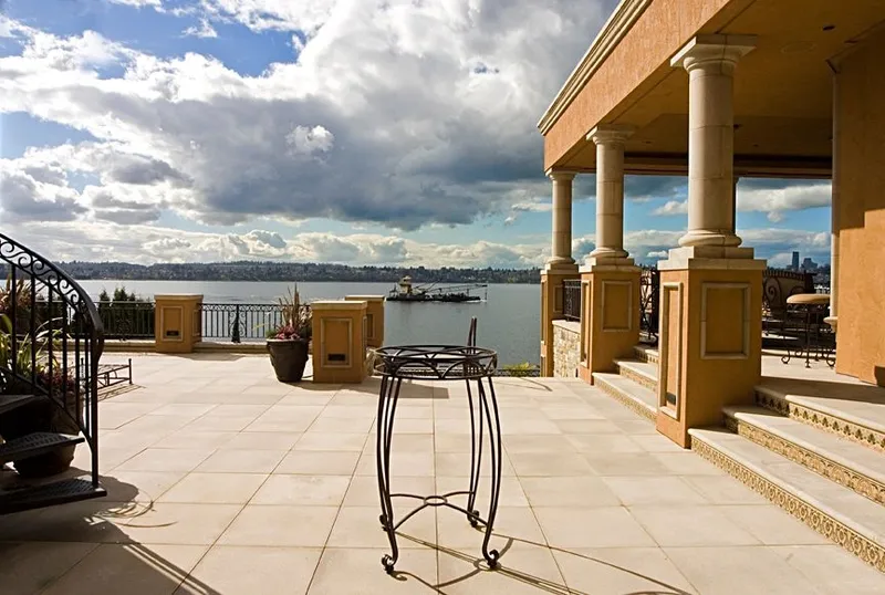 Mercer Island waterfront: Broad paved terrace overlooking the waterfront