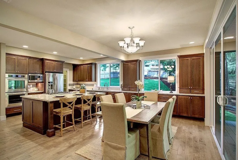 Redmond: Kitchen island and adjoining dining area
