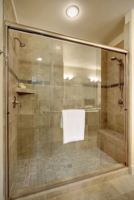 Redmond: Tiled shower with glass enclosure