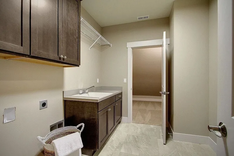 Redmond: Laundry room with cabinets and counter space