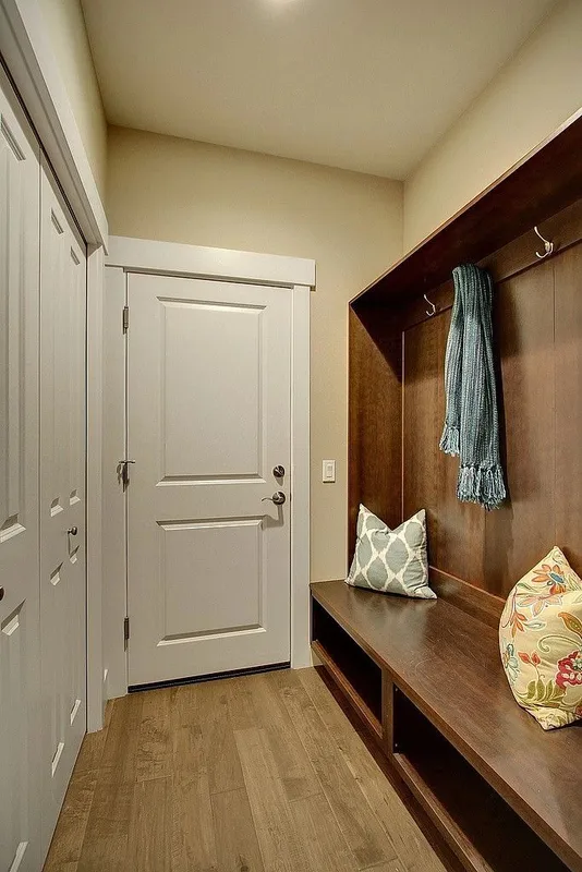 Redmond: Mudroom with built-in storage