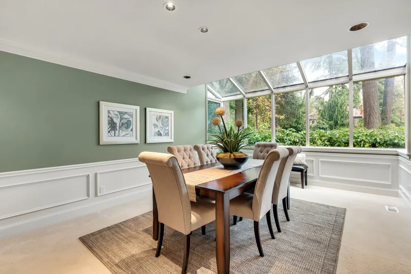 Dining room overlooking the garden