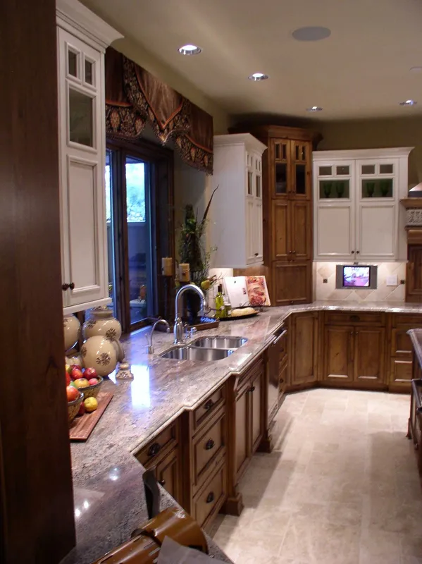 Woodinville Craftsman: Kitchen work aisle alongside the window and island