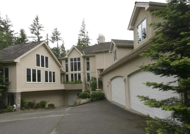 Woodinville, wine room and pool: Garage wing and driveway beside the home
